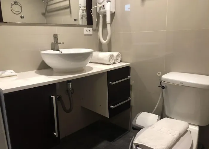 Ratchada Point Hotel 3*