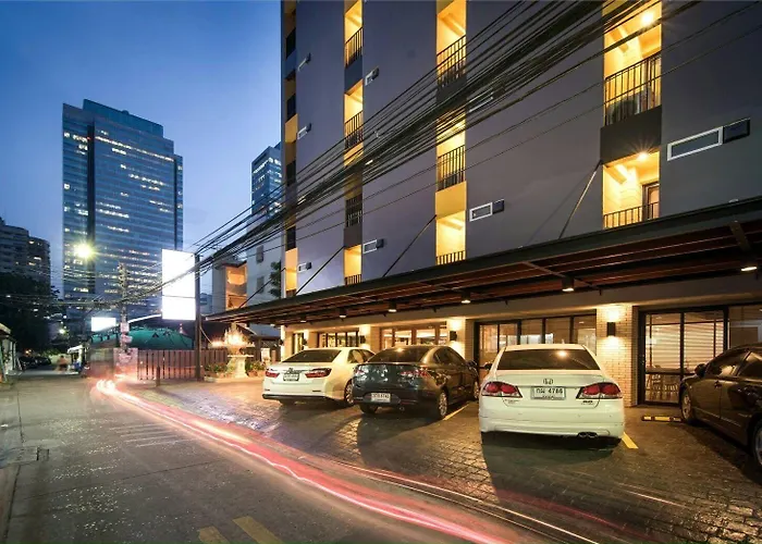 Ratchada Point Hotel