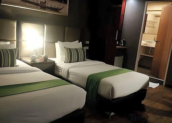 Ratchada Point Hotel 3*