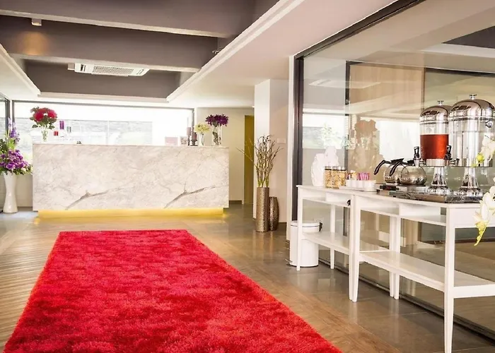 Ratchada Point Hotel 3*